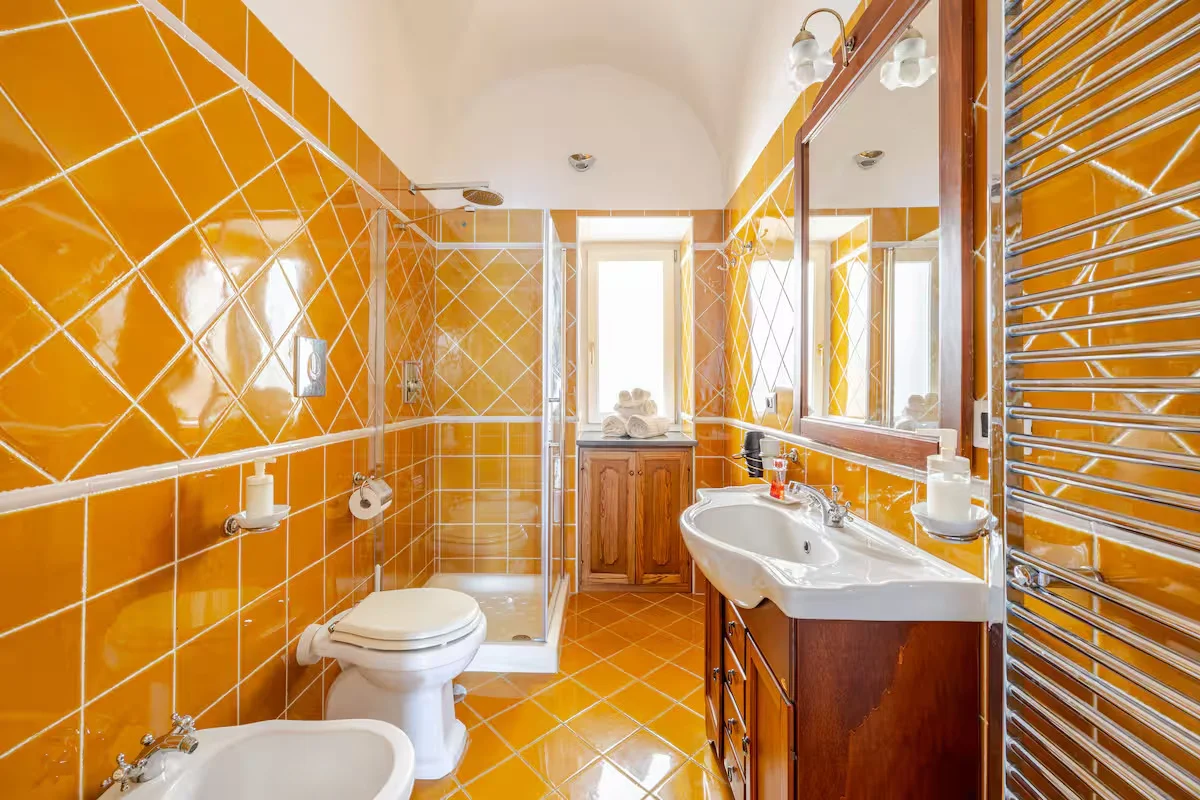 Bagno Matrimoniale Villa Antonella Praiano piastrelle cotto amalfitano