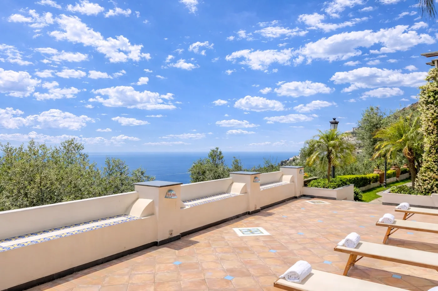 Terrazza panoramica con vista mare Villa Antonella Praiano Costa Amalfitana