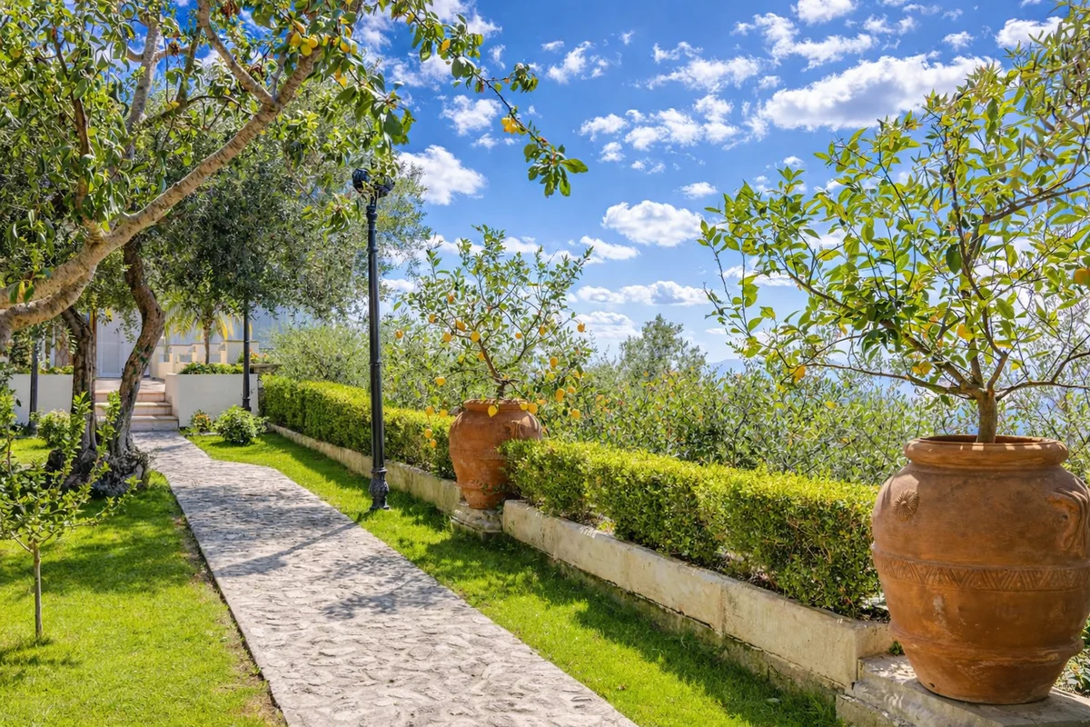 Giardino limoni terracotta Villa Antonella Praiano