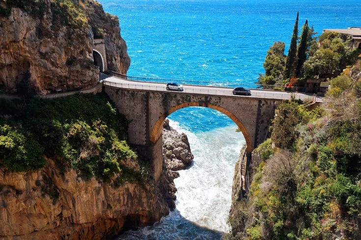 Come arrivare Praiano Napoli aeroporto treno traghetto bus SITA
